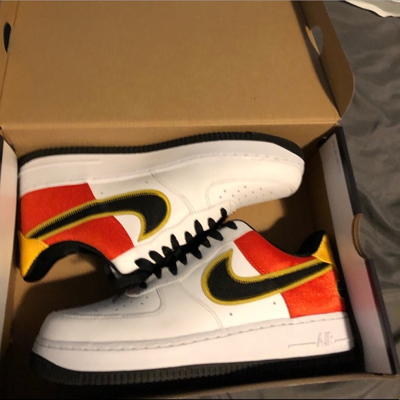 Athletic_Shoes